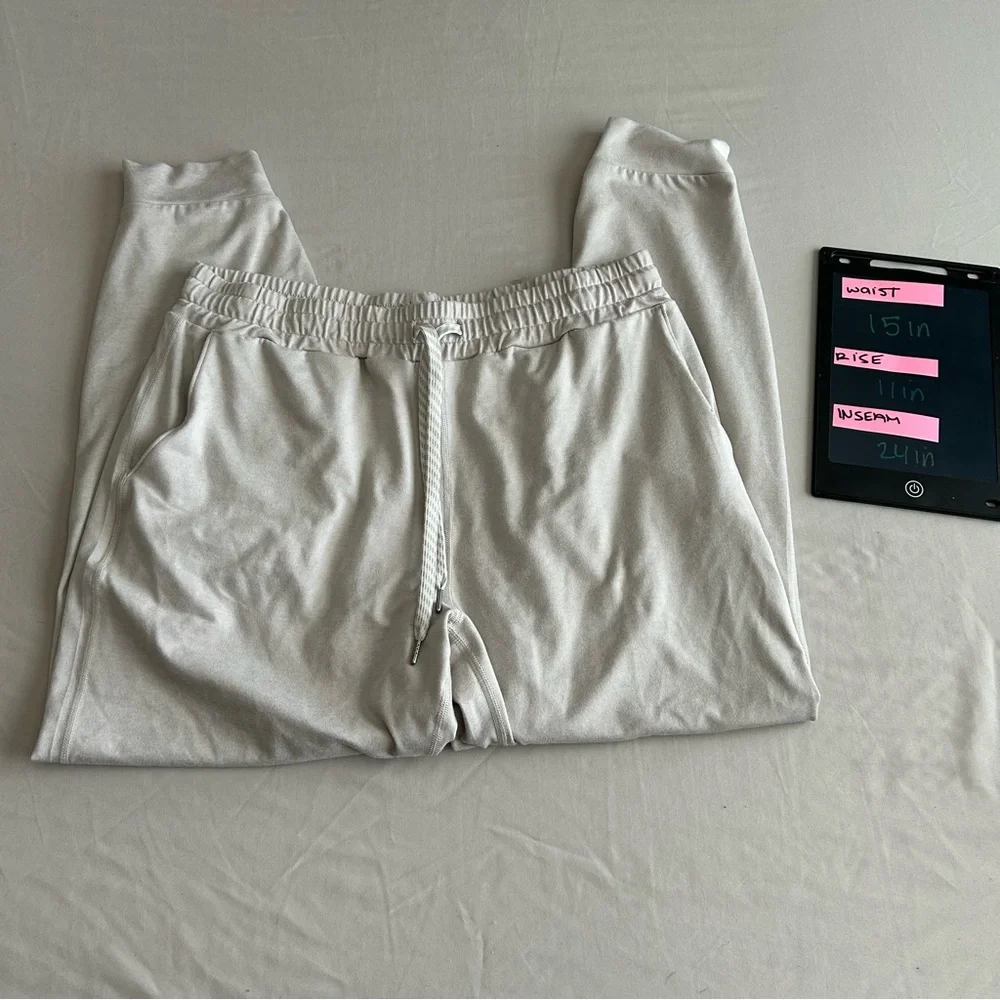 Vuori Women's Cream Sweatpants Jogger Size Medium